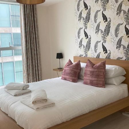 Modern Apartment Located In Cmk Restaurant Quarter Milton Keynes Eksteriør bilde