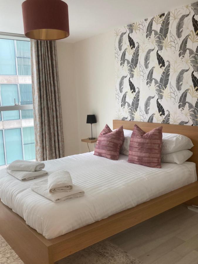 Modern Apartment Located In Cmk Restaurant Quarter Milton Keynes Eksteriør bilde